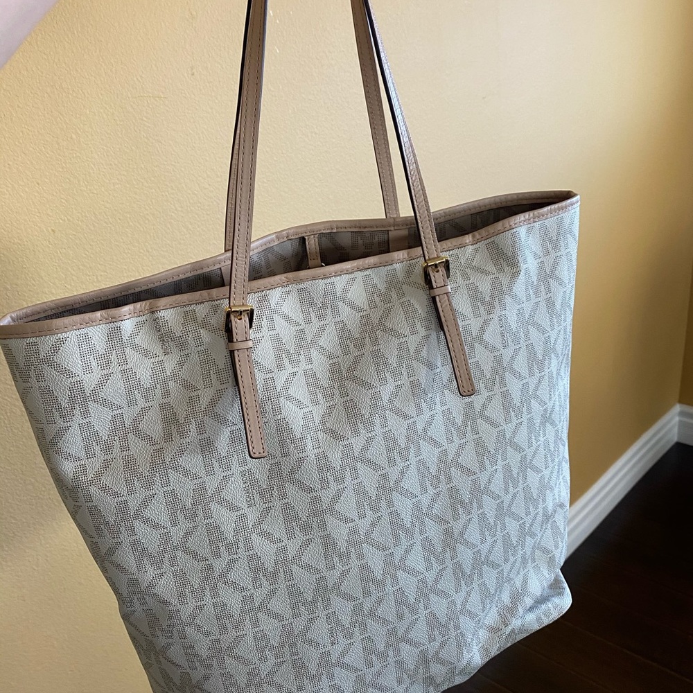 Michael Kore hand bag